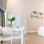 Stylish Studio Apartment Wiener Stadthalle
